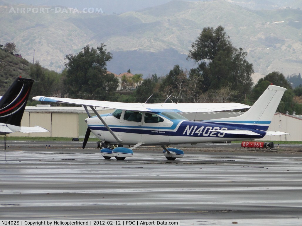 N1402S, 1976 Cessna 182P Skylane C/N 18264962, Parked and shutting down