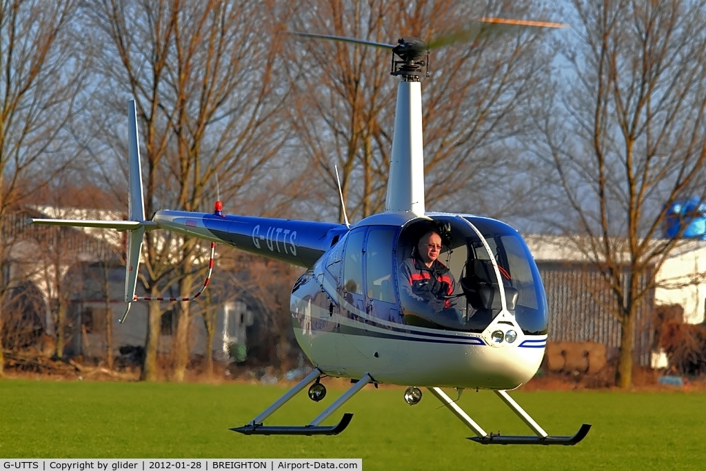 G-UTTS, 2000 Robinson R44 C/N 0865, Coming in to park!