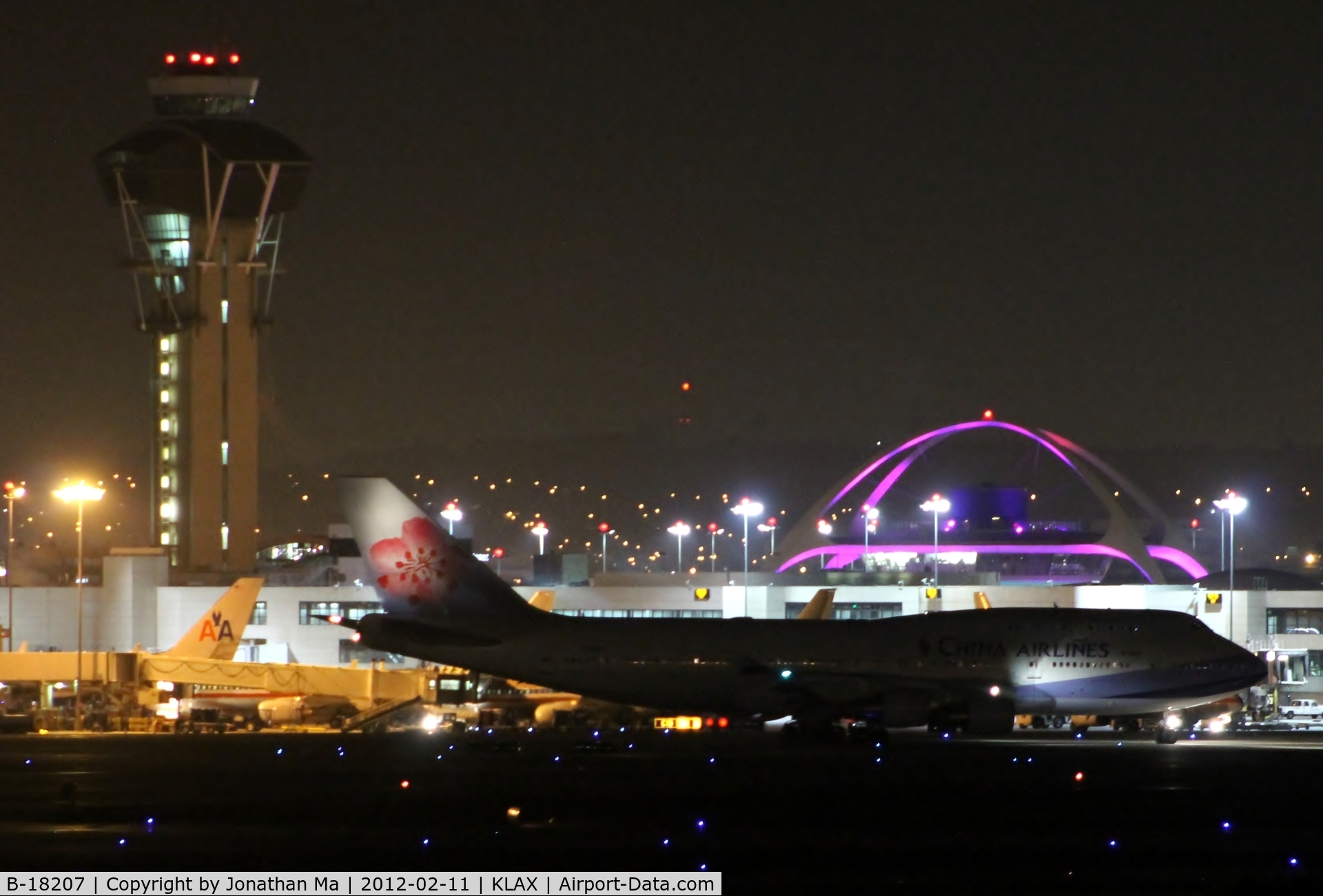 B-18207, Boeing 747-409 C/N 29219, B-18207 with the tower and the Theme building at 1145PM