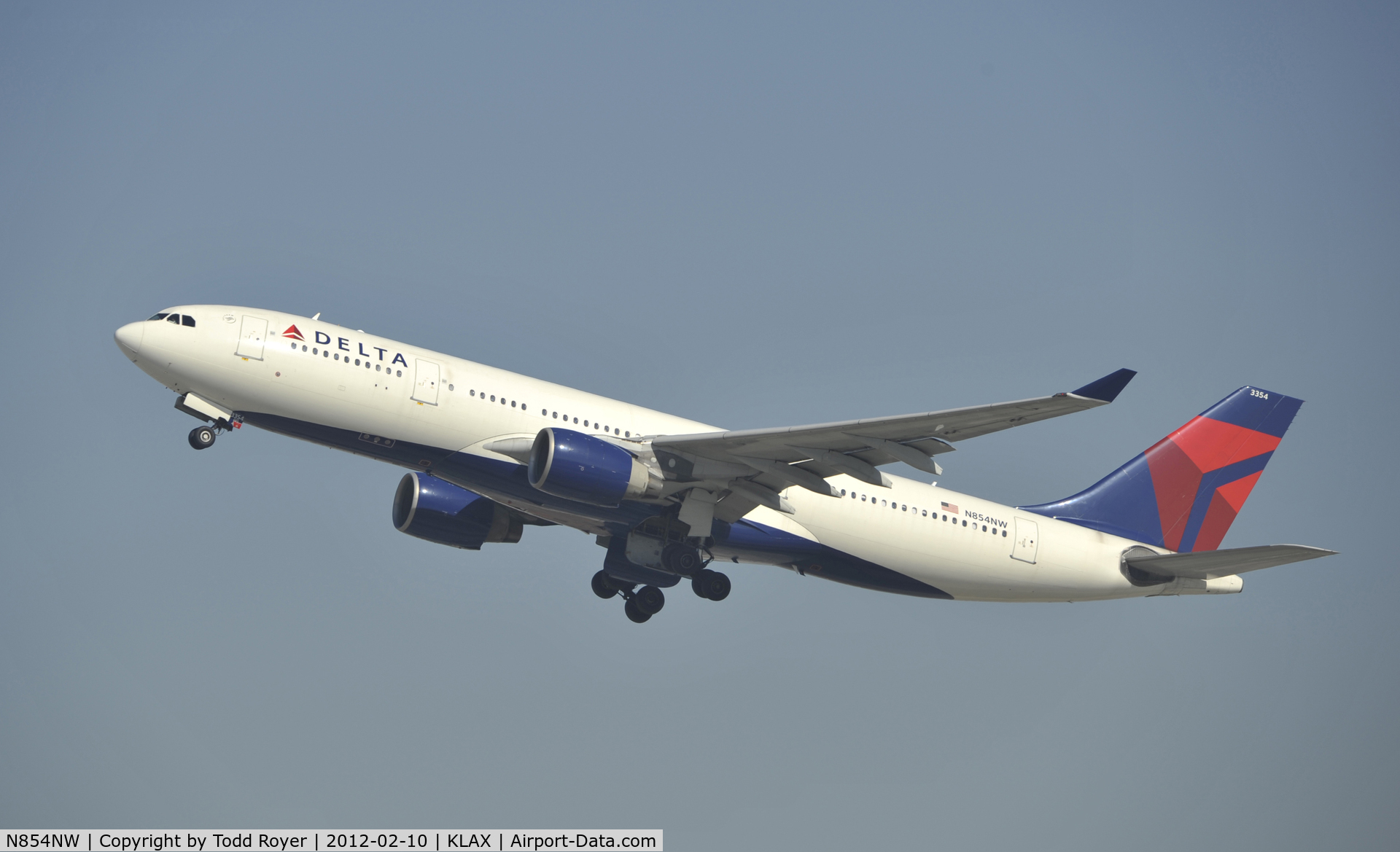 N854NW, 2004 Airbus A330-223 C/N 0620, Departing LAX on 25R