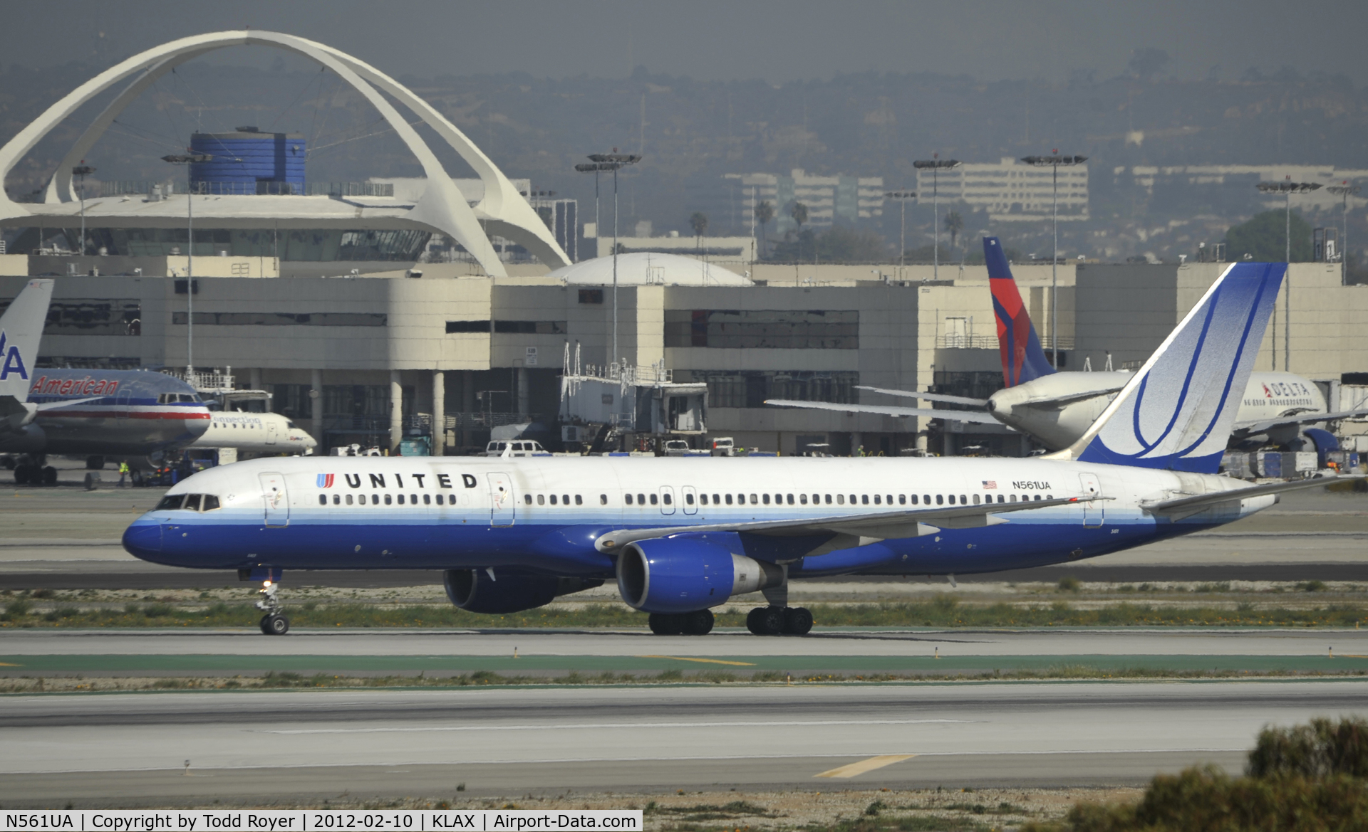 N561UA, 1992 Boeing 757-222 C/N 26661, Just arrived at LAX on 25L