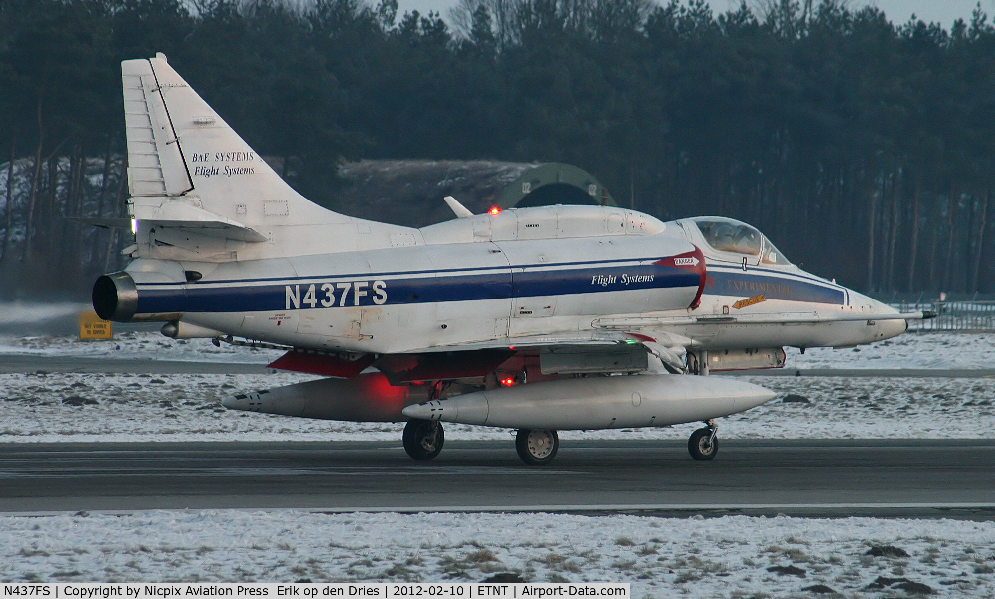 N437FS, 1972 Douglas A-4N Skyhawk C/N 14384, BAe A-4N Skyhawk N437FS on the runway of Wittmund AB in the very first daylight.