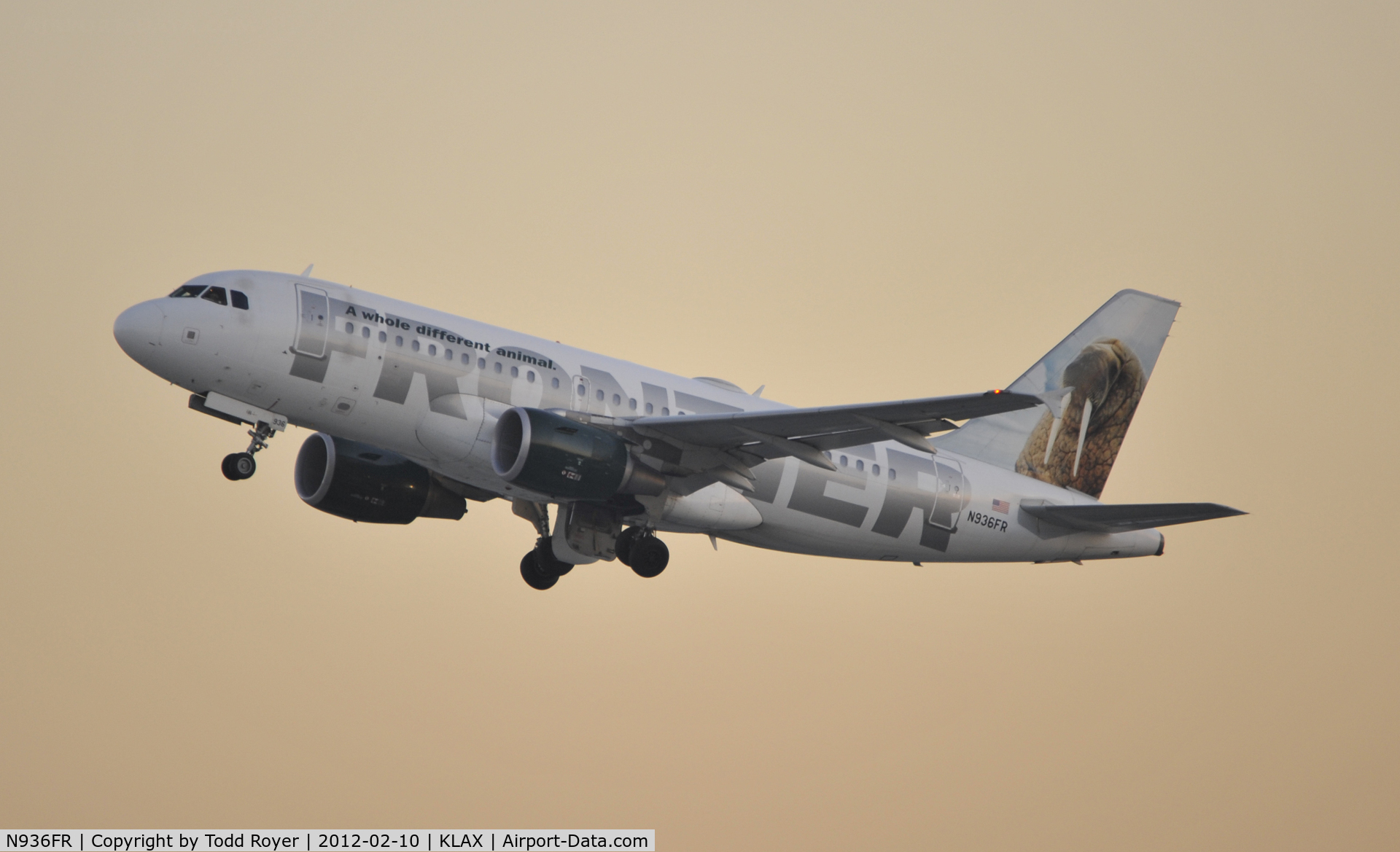N936FR, 2005 Airbus A319-111 C/N 2392, departing LAX on 25R