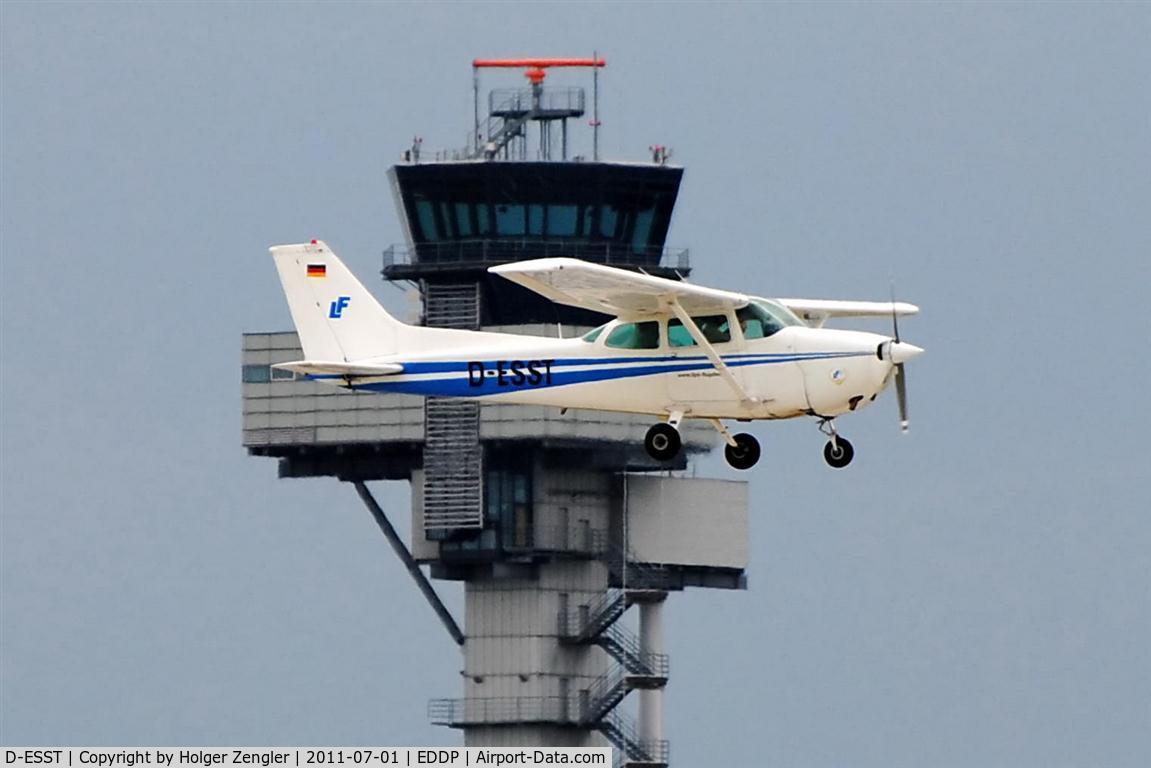 D-ESST, 1978 Cessna 172N C/N 17271634, Low approach on rwy 26L.....