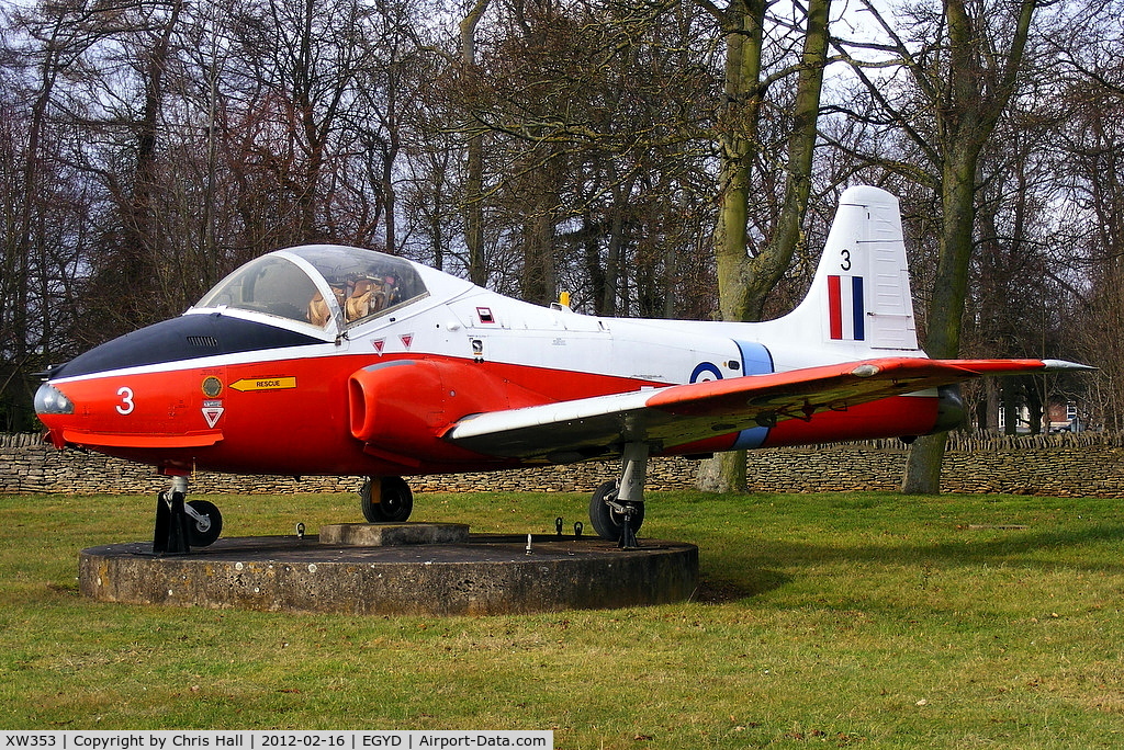 XW353, 1971 BAC 84 Jet Provost T.5A C/N EEP/JP/1003, RAF Cranwell gate guard