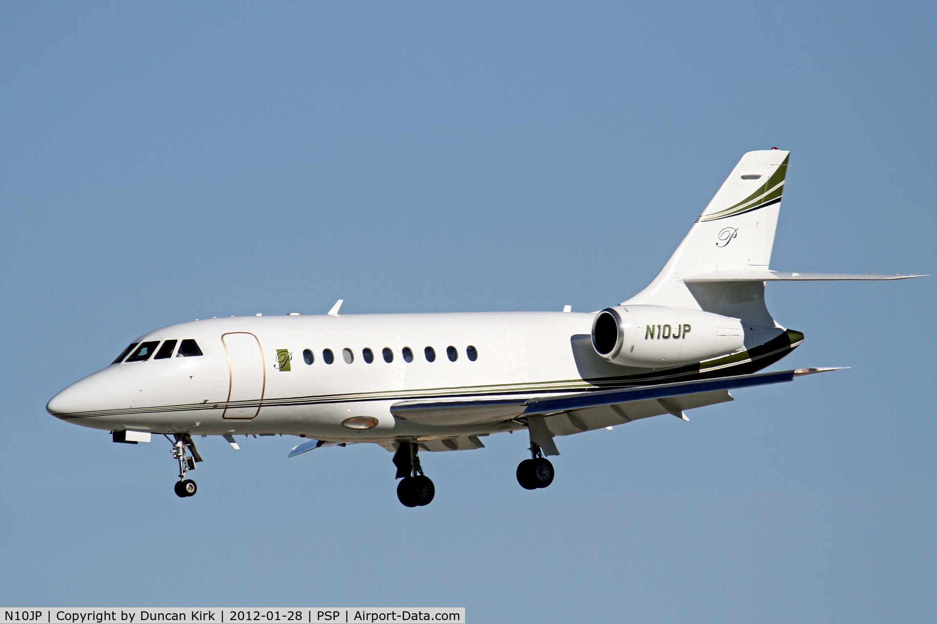 N10JP, 1995 Dassault Falcon 2000 C/N 23, On finals to Palm Springs