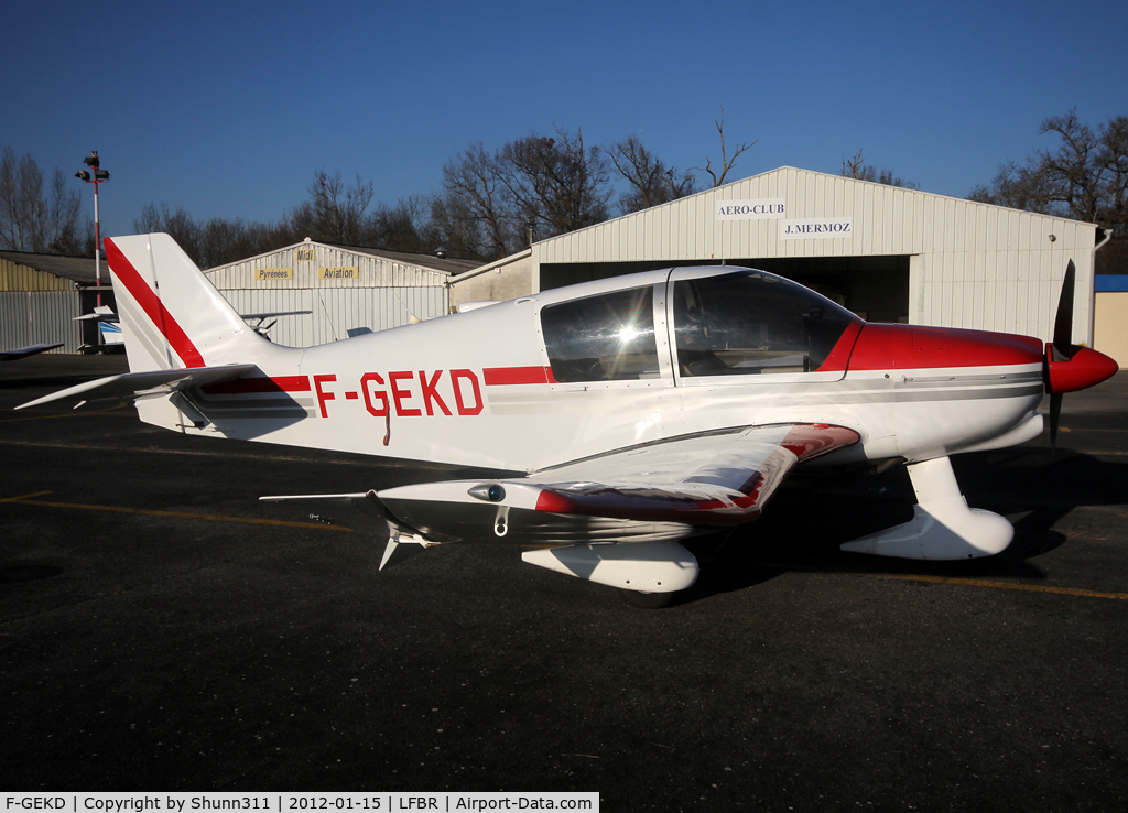 F-GEKD, Robin DR-400-160 Chevalier C/N 1728, Parked...