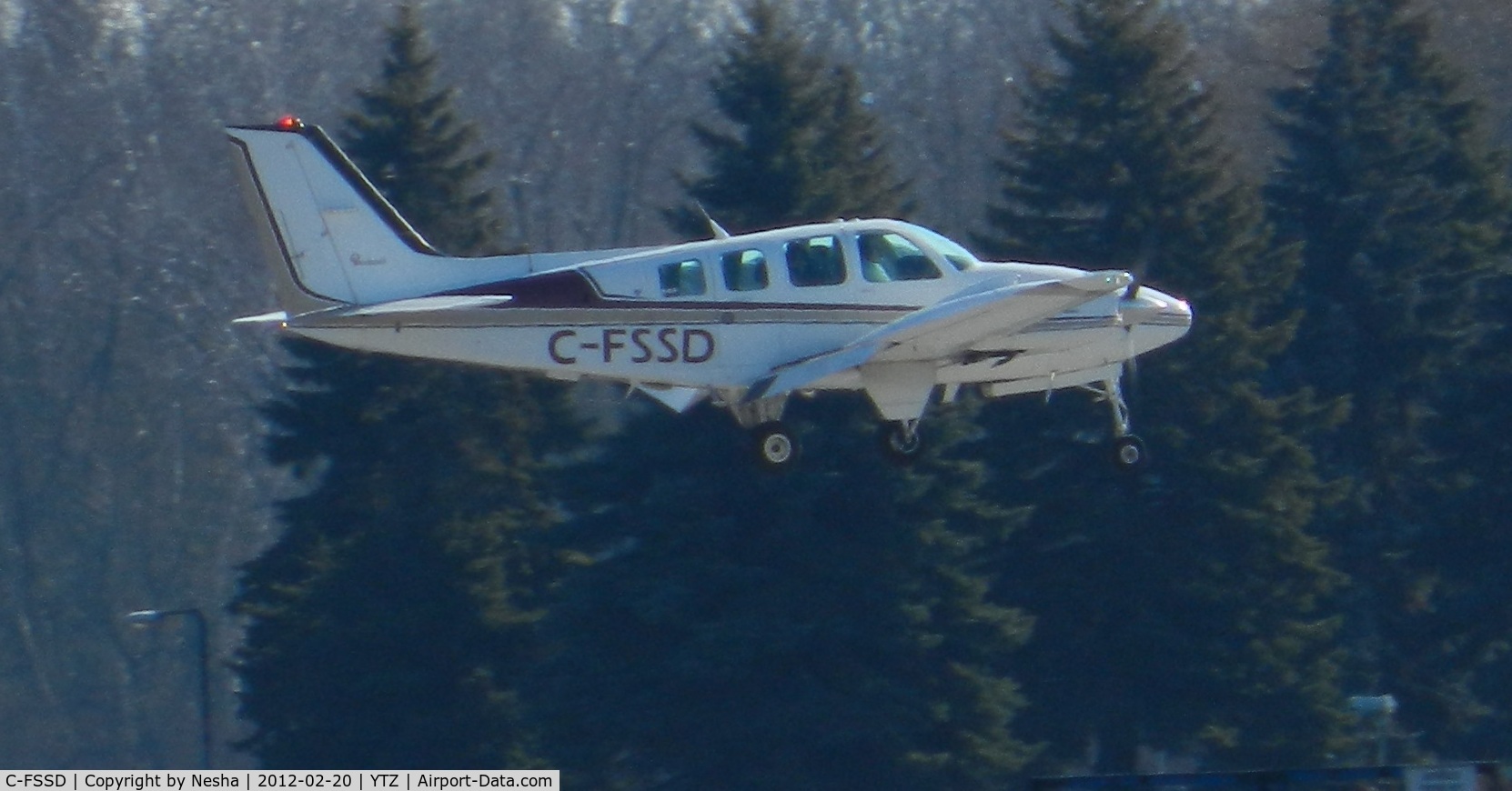C-FSSD, 1991 Beech 58 Baron C/N TH1624, 1991 Beech Baron 58 C-FSSD landing at Billy Bishop Toronto City Airport IATA YTZ, ICAO CYTZ