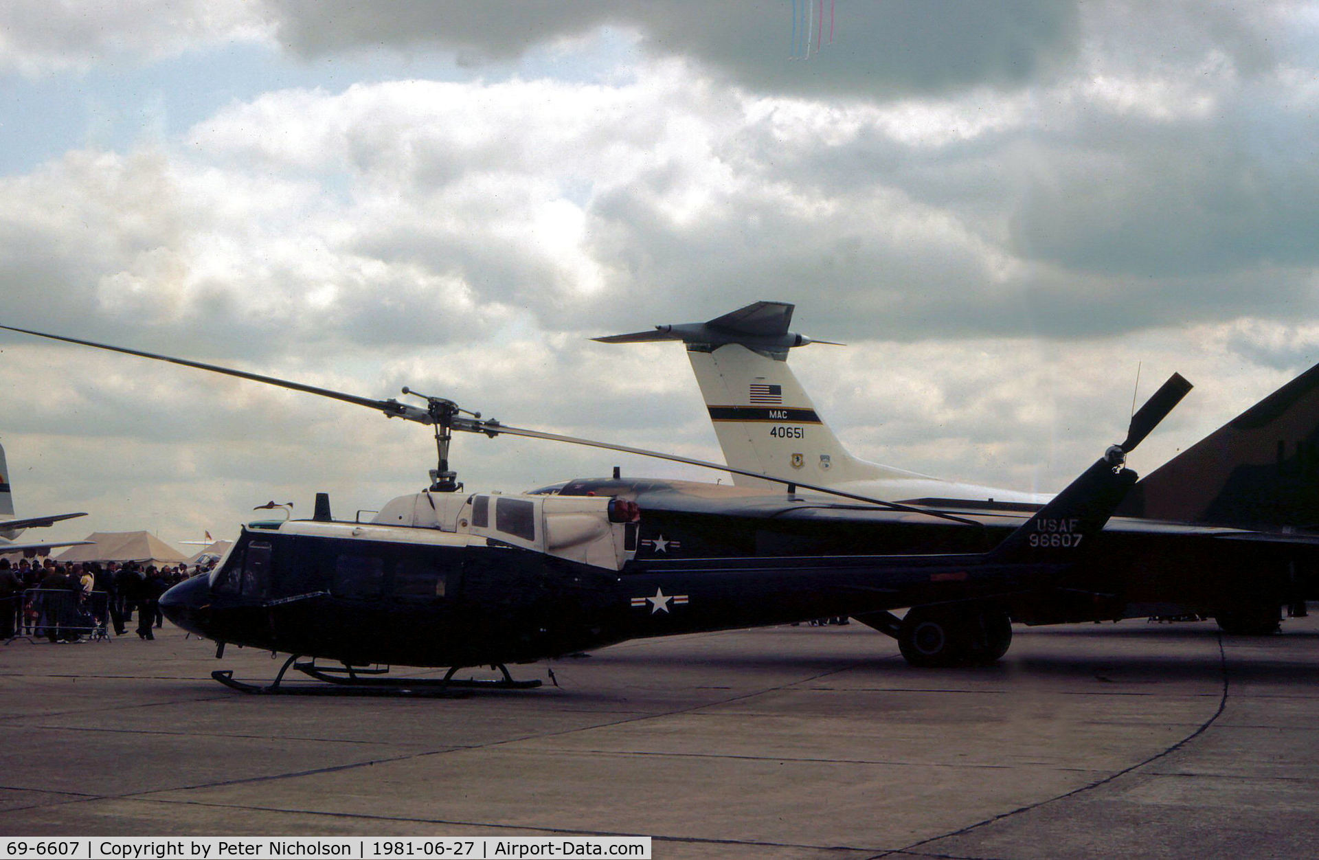 69-6607, 1969 Bell UH-1N Iroquois C/N 31013, UH-1N Iroquois of the 67th Air Rescue and Recovery Squadron based at RAF Woodbridge on display at the 1981 Intnl Air Tattoo at RAF Greenham Common.
