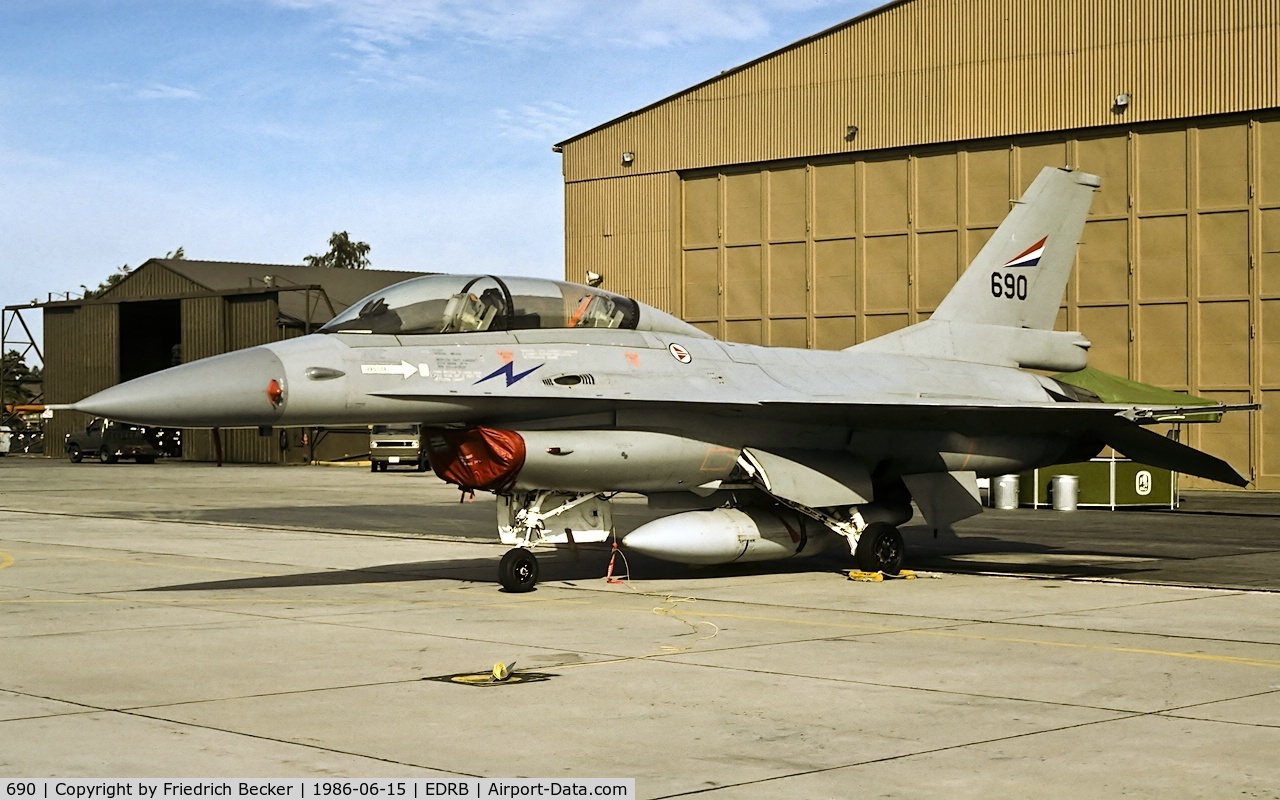 690, General Dynamics F-16BM Fighting Falcon C/N 6L-9, static display