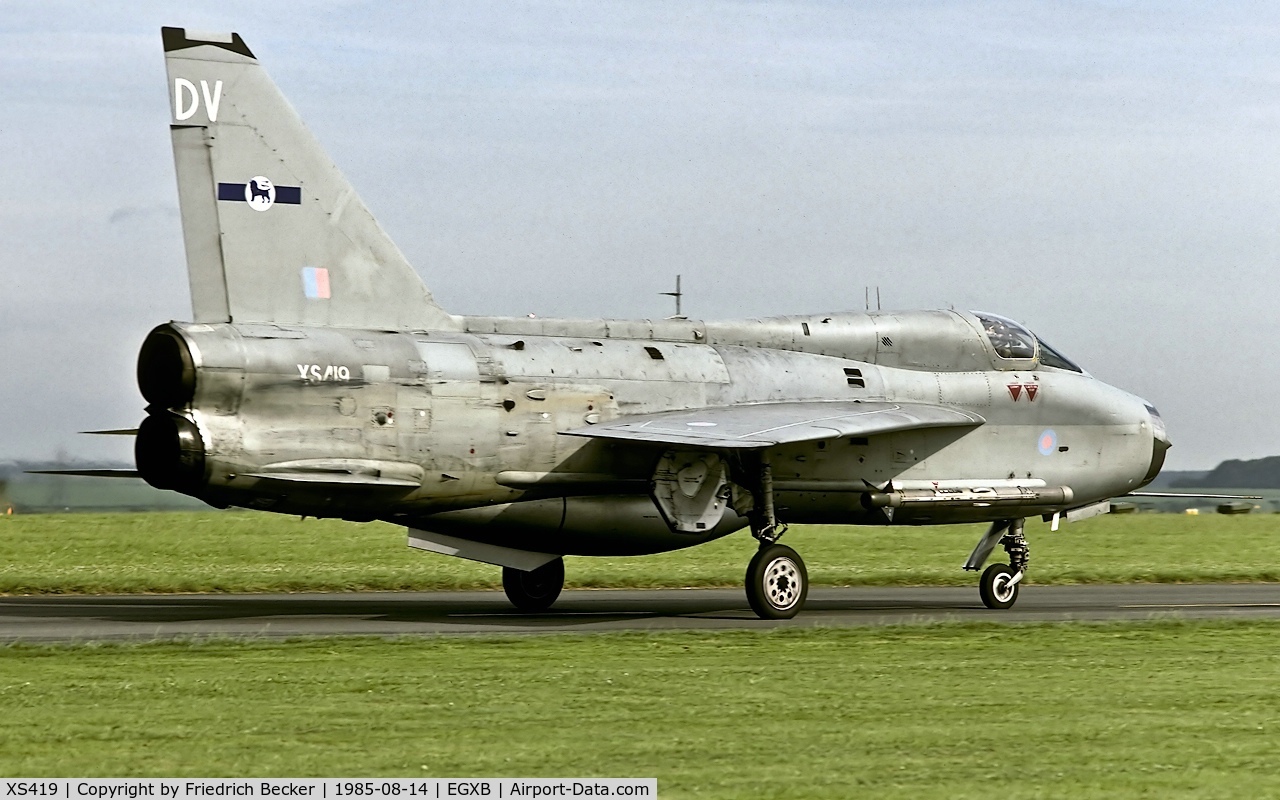 XS419, 1964 English Electric Lightning T.5 C/N 95004, taxying to the active