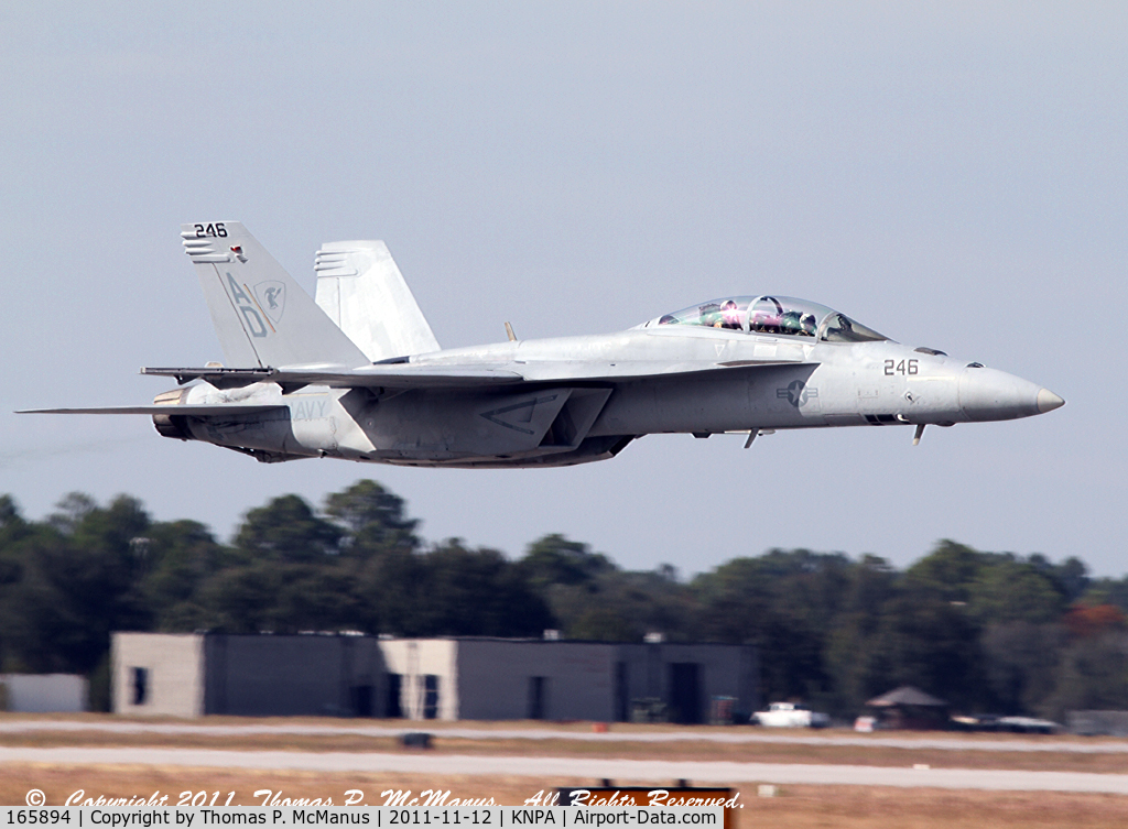 165894, Boeing F/A-18F Super Hornet C/N F054, Low pass during a flight demo at NAS Pensacola, FL, VFA-106, F/A-18F 