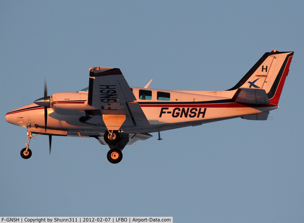 F-GNSH, Beech 58 Baron C/N TH-1736, Landing rwy 32L