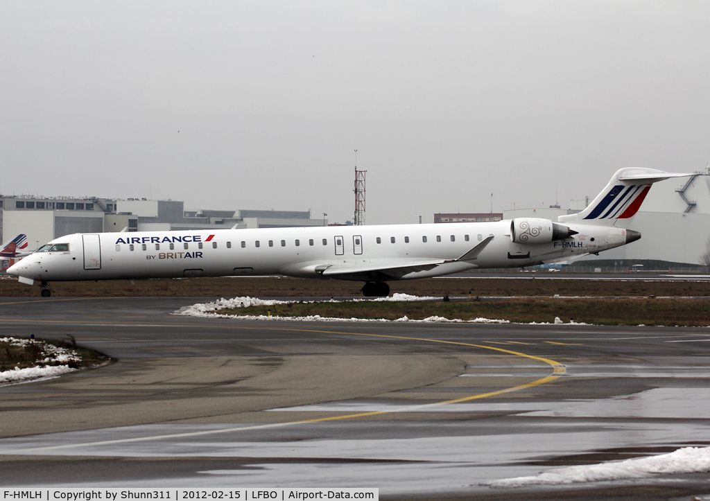F-HMLH, 2011 Bombardier CRJ-1000EL NG (CL-600-2E25) C/N 19013, Taxiing holding point rwy 32R for departure...