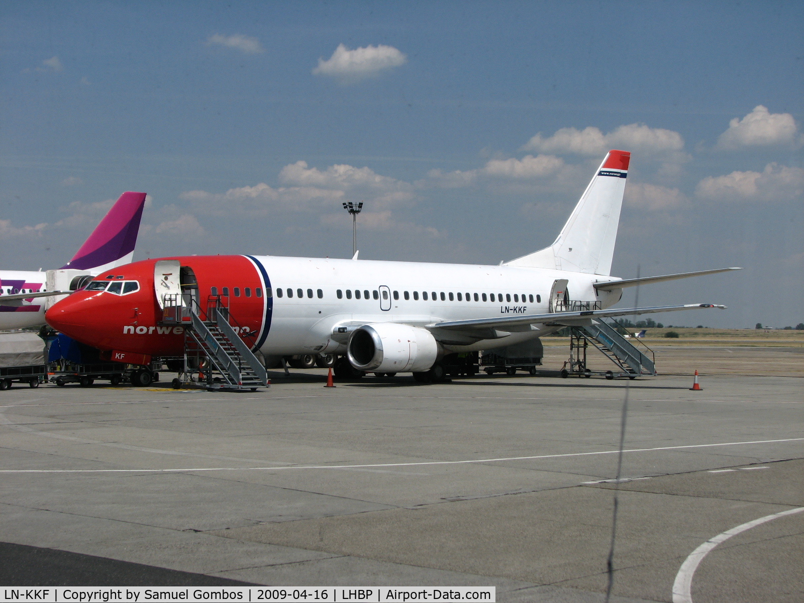 LN-KKF, 1989 Boeing 737-3K2 C/N 24326, Norwegian Air Boeing 737-300 Flight DY1555 are soon ready for boarding to Oslo-Gardermoen (OSL) from Budapest (BUD) LN-KKF