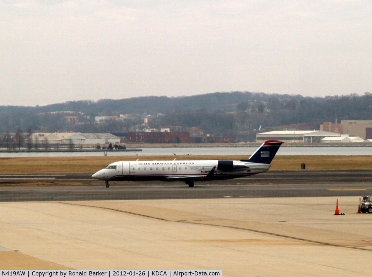 N419AW, 2002 Bombardier CRJ-200LR (CL-600-2B19) C/N 7633, Taxi DCA, VA