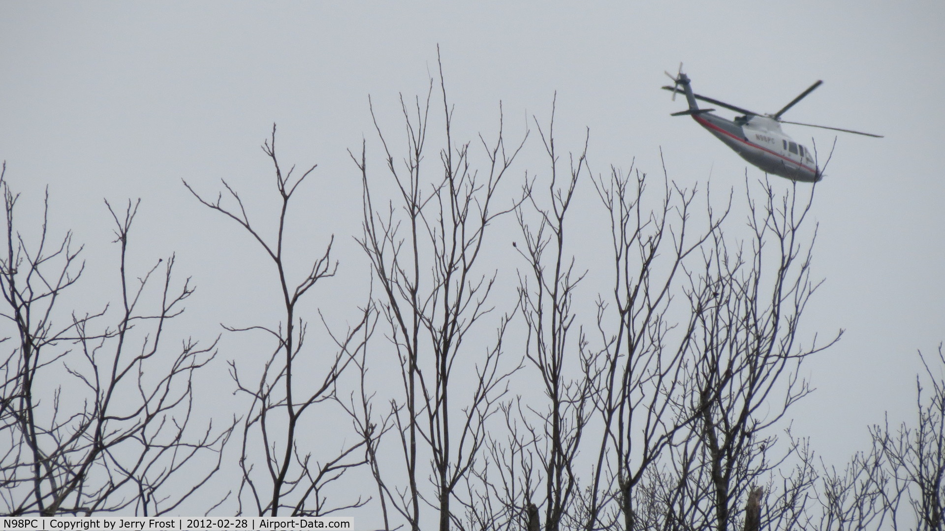 N98PC, 2002 Sikorsky S-76C C/N 760522, Canon SX40 at 840mm. Fly over Lithia Springs, GA.