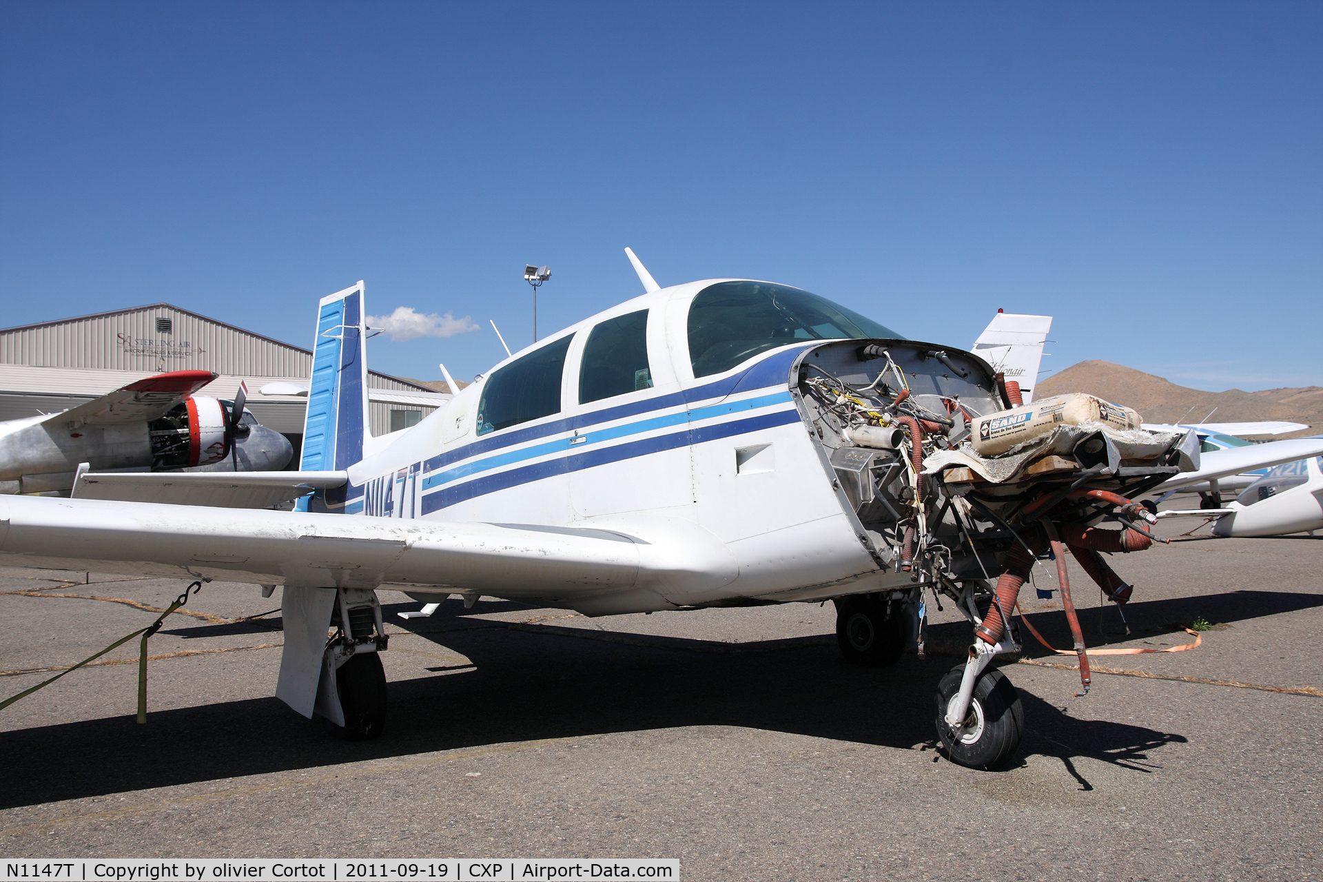 N1147T, 1981 Mooney M20K C/N 25-0599, A good way to keep the aircraft on its landing gear !