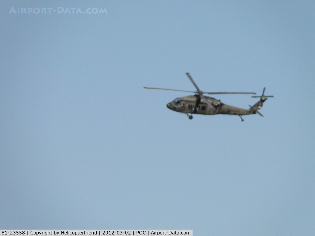 81-23558, 1981 Sikorsky UH-60A Black Hawk C/N 70.279, Turning from base leg to final approach for 26L