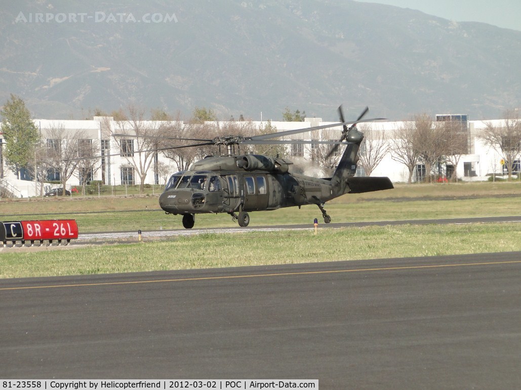 81-23558, 1981 Sikorsky UH-60A Black Hawk C/N 70.279, Down on 26L and taxiing to taxiway Echo