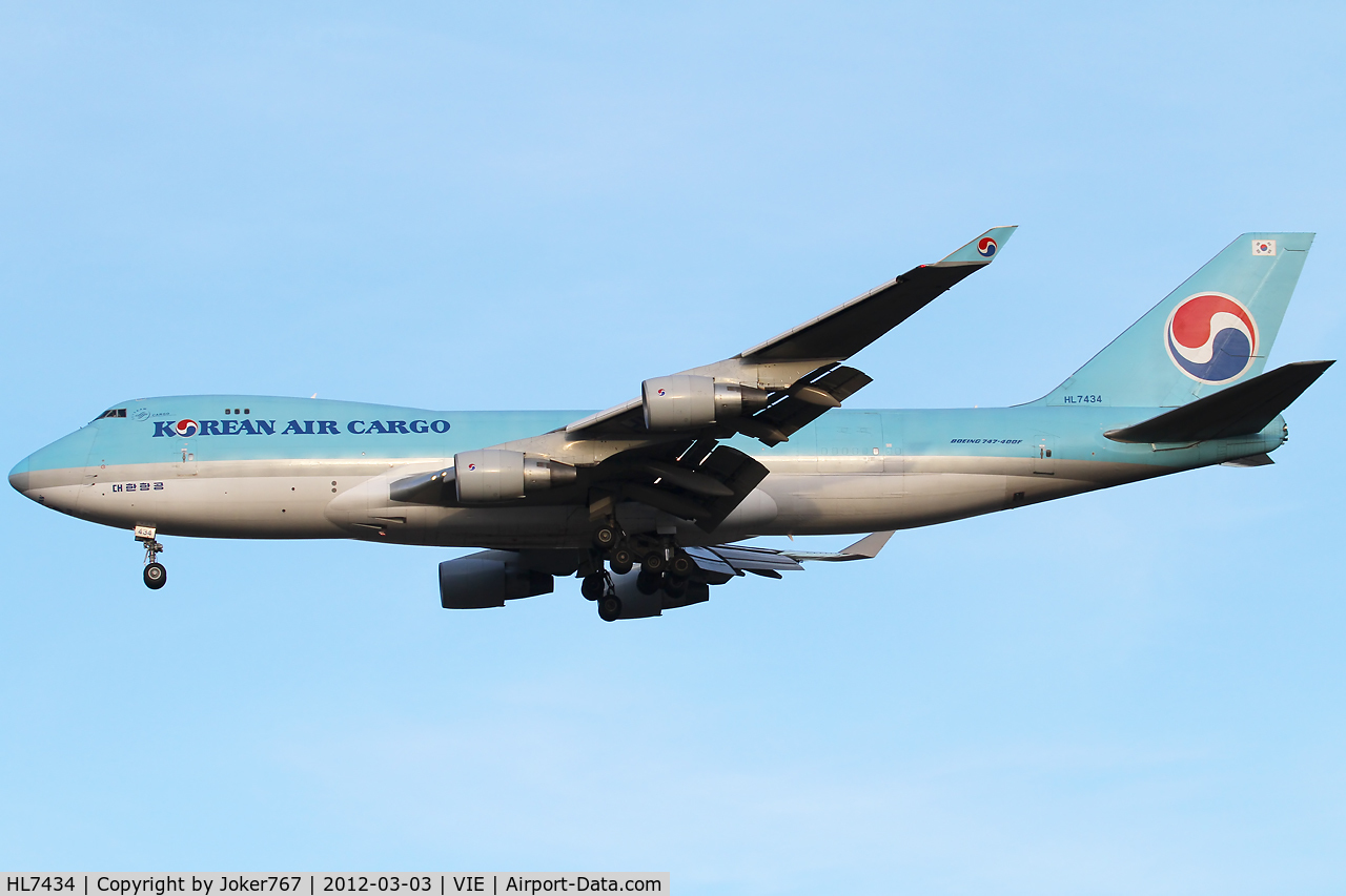 HL7434, 2002 Boeing 747-4B5F/SCD C/N 32809, Korean Air Cargo