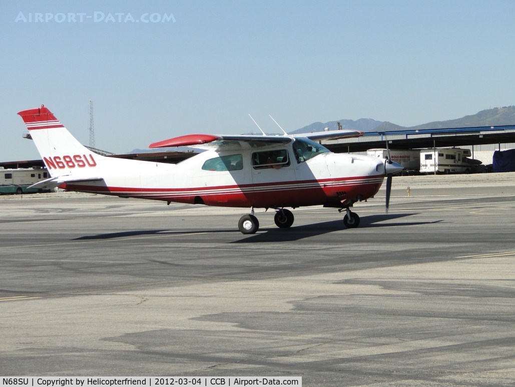 N68SU, 1977 Cessna 210 C/N 21061823, Loaded up and taxiing to runway 24