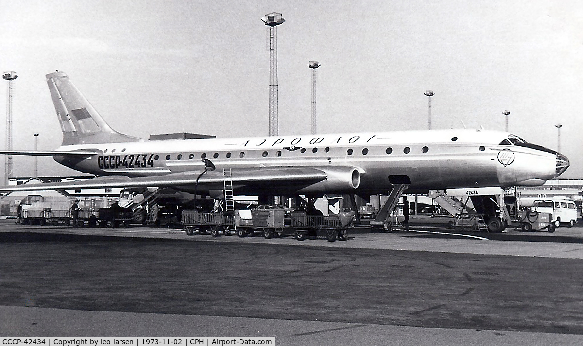 CCCP-42434, 1959 Tupolev Tu-104B C/N 920801, Copenhagen Kastrup 2.11.73