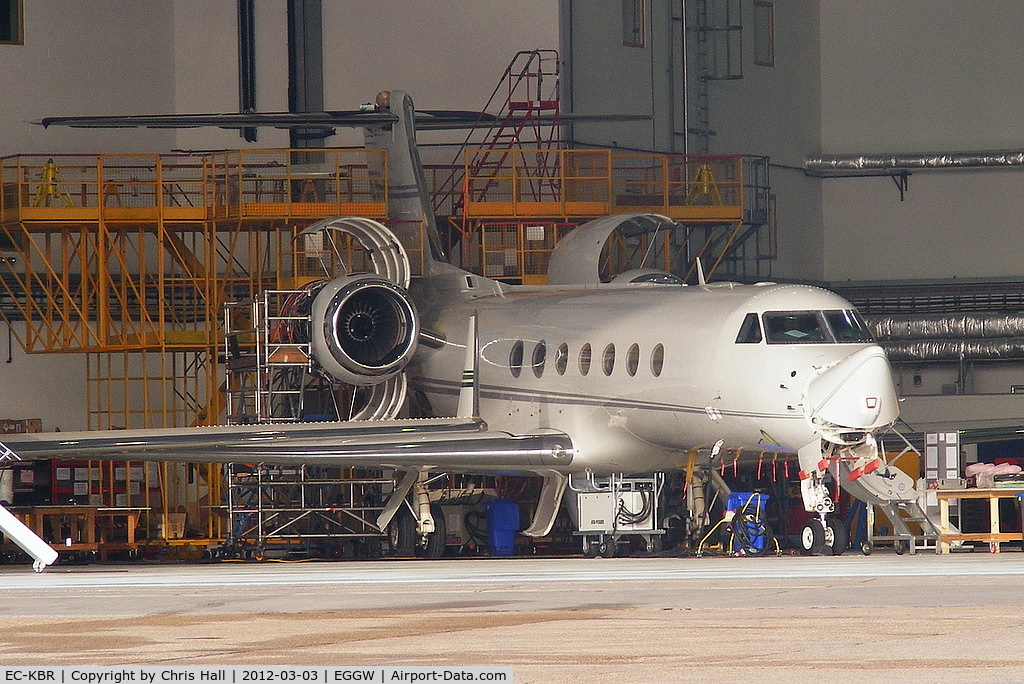 EC-KBR, Gulfstream Aerospace GV-SP (G550) C/N 5124, inside the Gulfstream hangar at Luton