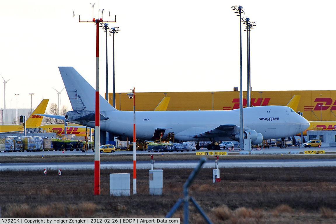 N792CK, 1988 Boeing 747-212F C/N 24177, Re-loading of a big bird on DHL apron....