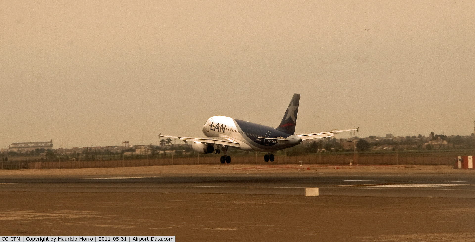 CC-CPM, 2006 Airbus A319-132 C/N 2864, A319 landing at Jorge Chavez