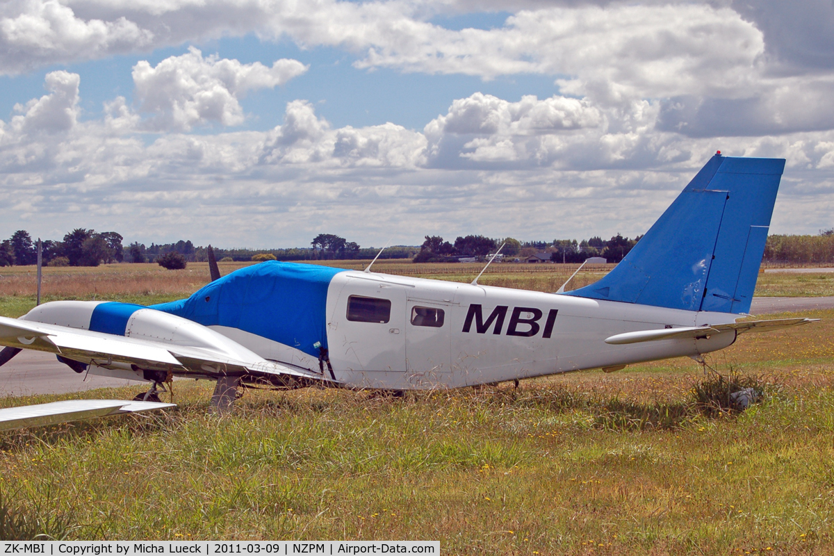 ZK-MBI, 1998 Piper PA-34-220T Seneca C/N 3449043, At Palmerston North