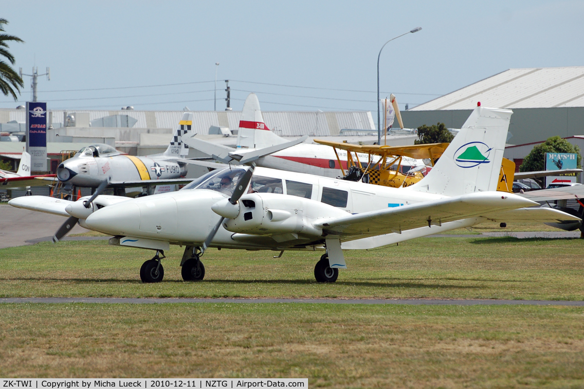 ZK-TWI, Piper PA-34-200 C/N 34-7250281, At Tauranga