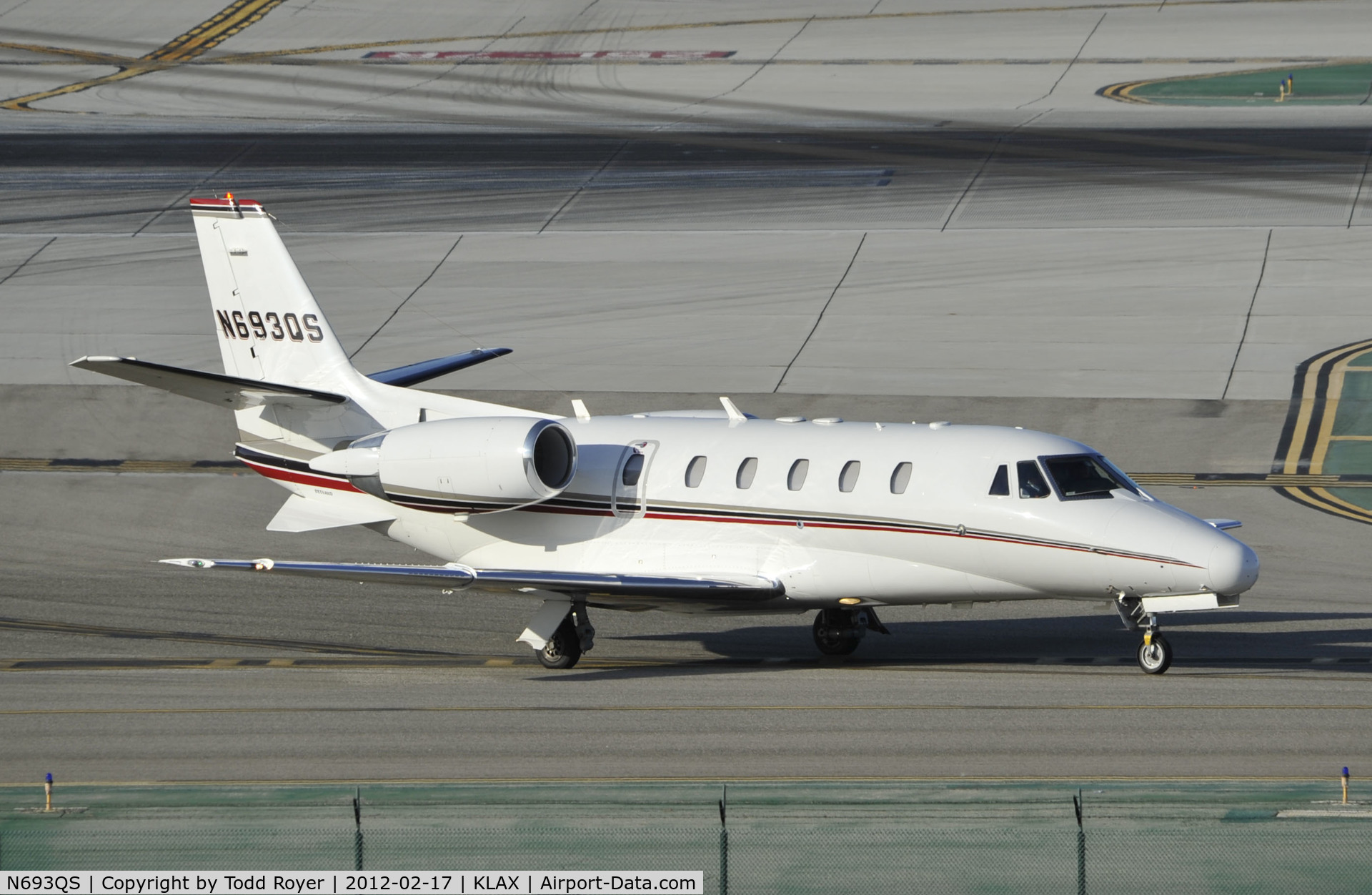N693QS, 2006 Cessna 560XLS Citation Excel C/N 560-5657, Taxiing to parking