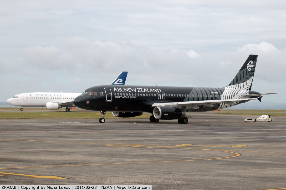 ZK-OAB, 2010 Airbus A320-232 C/N 4553, At Auckland