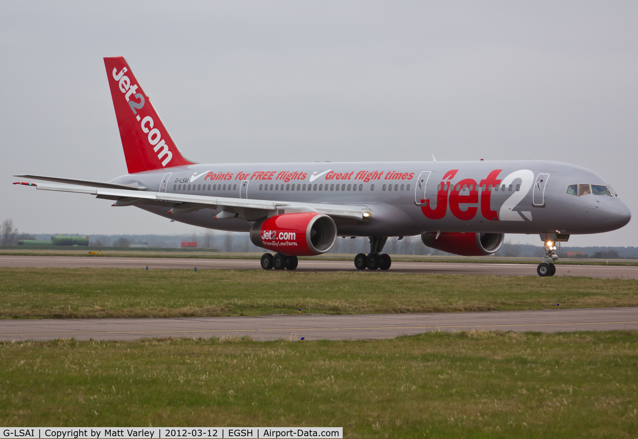 G-LSAI, 1987 Boeing 757-21B C/N 24016, Departing EGSH after spray by Air Livery.