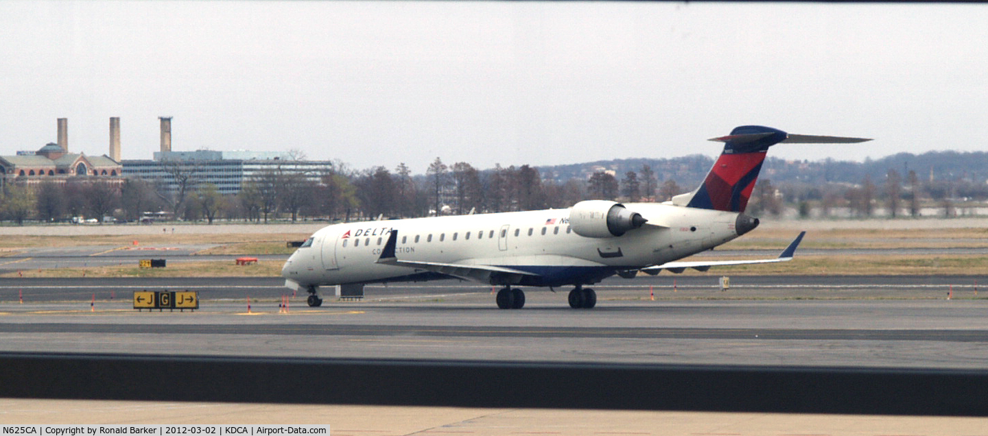N625CA, 2003 Bombardier CRJ-700 (CL-600-2C10) Regional Jet C/N 10113, DCA, VA