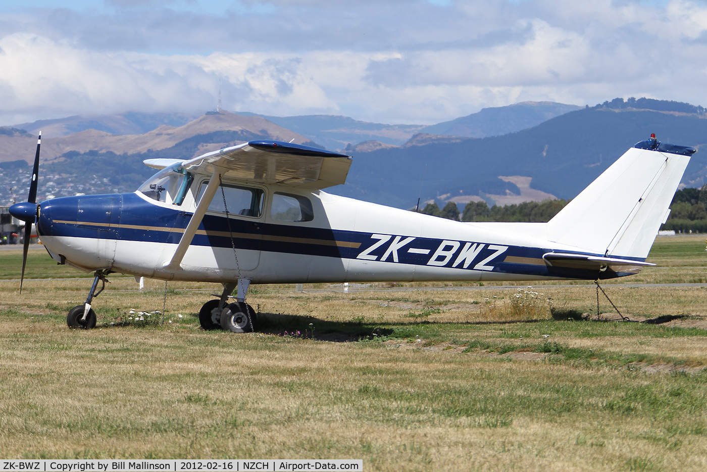ZK-BWZ, 1960 Cessna 172A C/N 47505, tied down