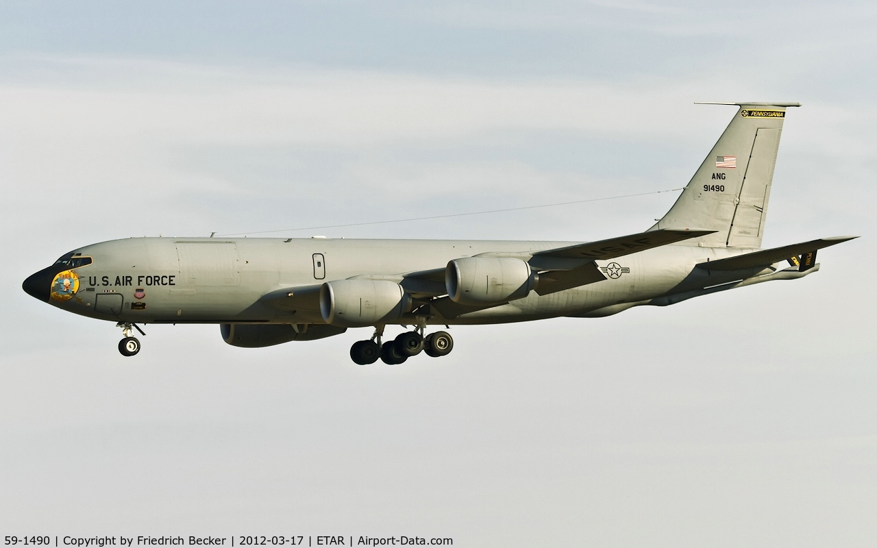 59-1490, 1959 Boeing KC-135T Stratotanker C/N 17978, on final