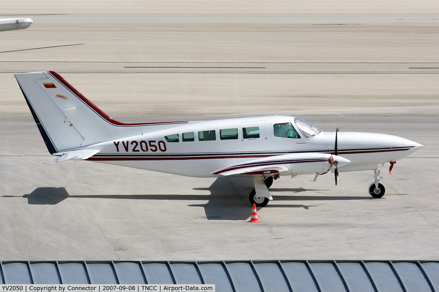 YV2050, Cessna 402C Businessliner C/N 402C0017, Waiting in the hot sun of Curacao.