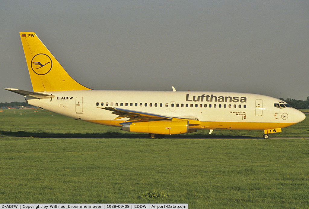 D-ABFW, 1981 Boeing 737-230 C/N 22127, In Lufthansa test colors.