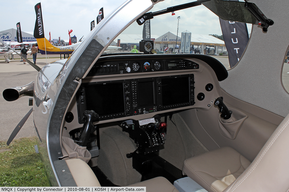 N9QX, Lancair Evolution C/N EVO-004, A little peek in the cockpit