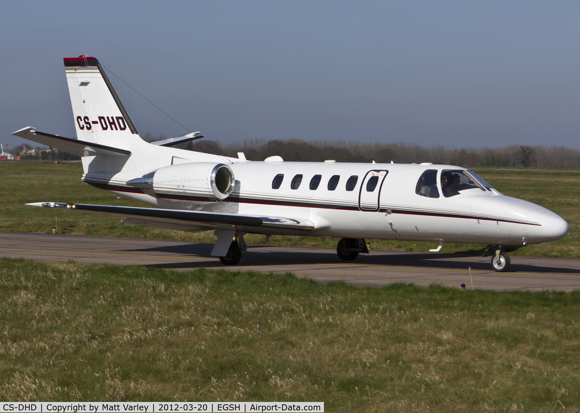 CS-DHD, 2002 Cessna 550B Citation Bravo C/N 550-1017, Taxiing to RWY 27 for departure.