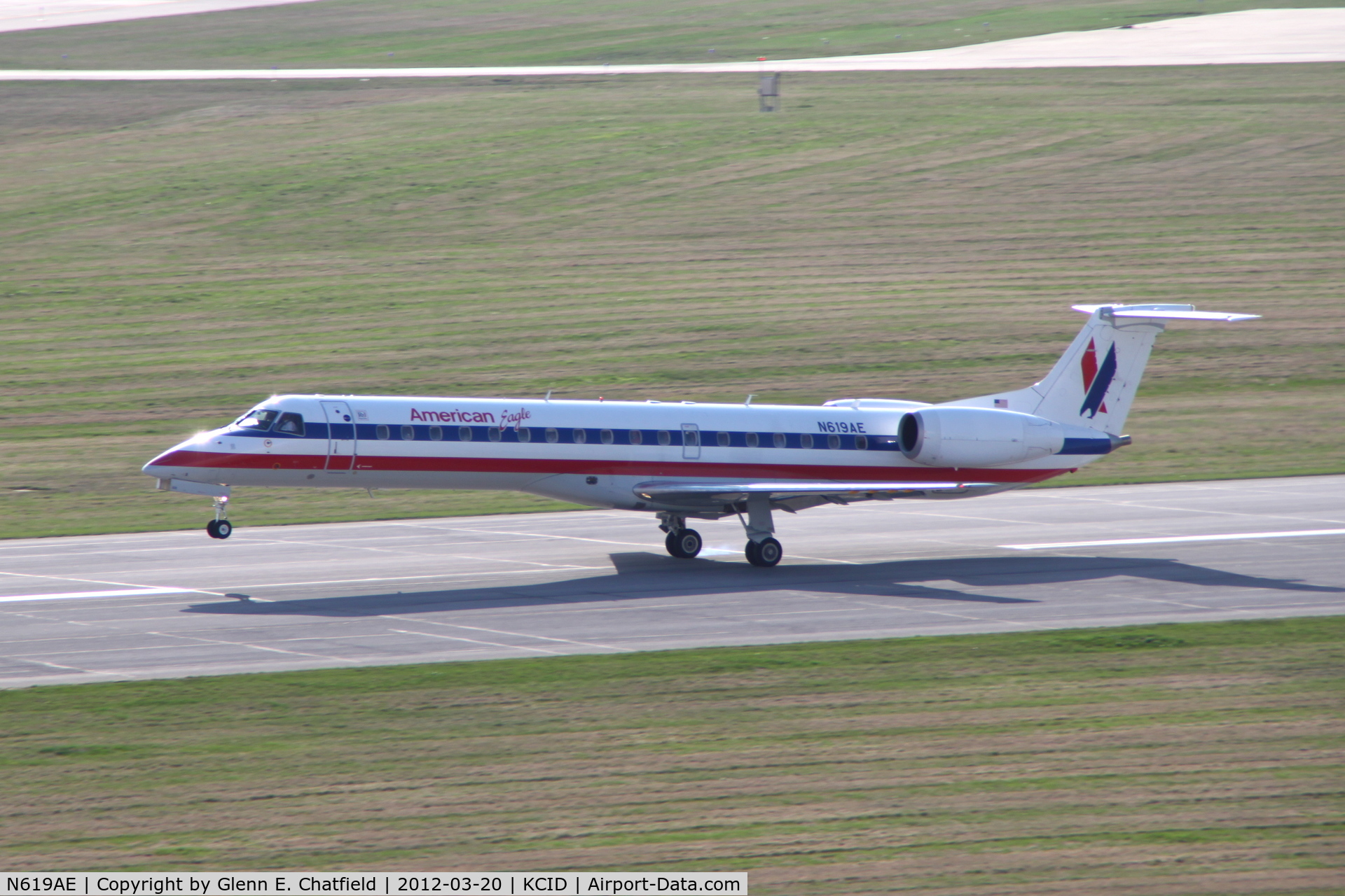 N619AE, 1998 Embraer ERJ-145LR (EMB-145LR) C/N 145101, Landing runway 13
