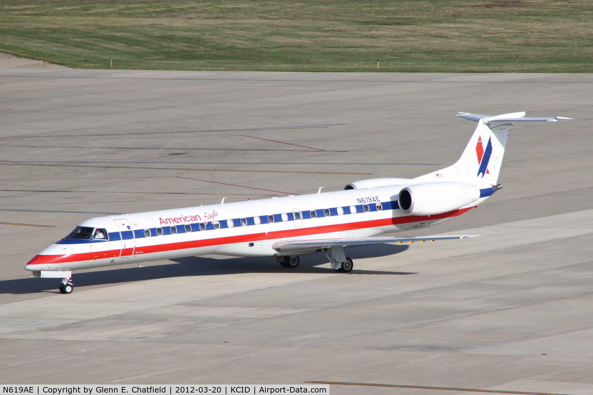 N619AE, 1998 Embraer ERJ-145LR (EMB-145LR) C/N 145101, Taxiing to the terminal