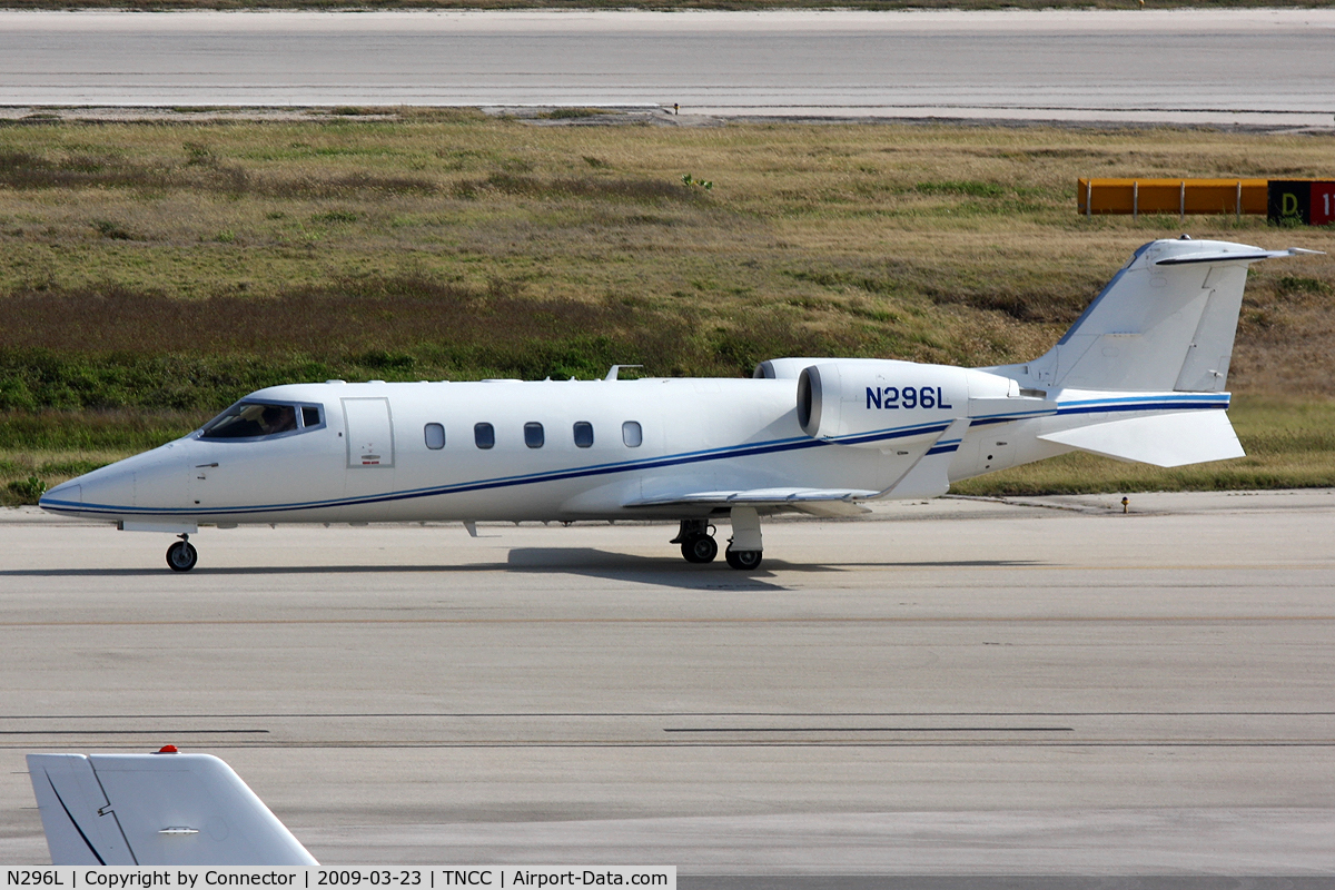N296L, 2005 Learjet Inc 60 C/N 296, Leaving Curacao.