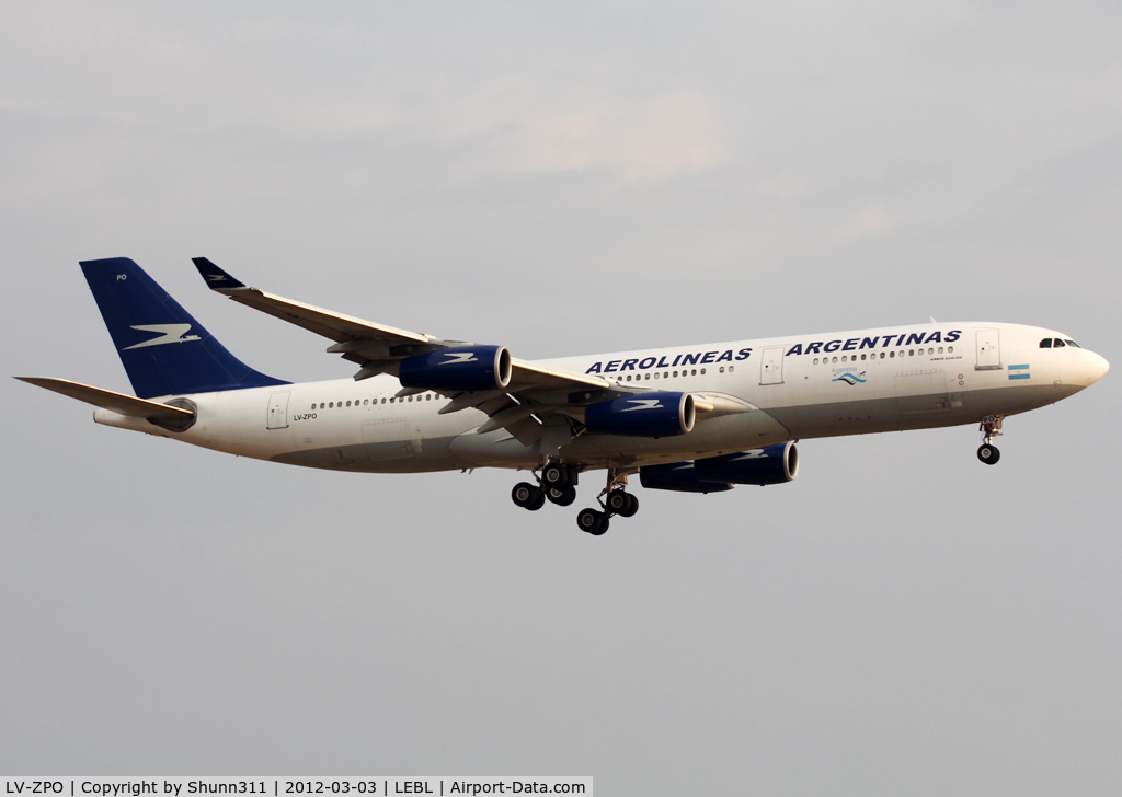 LV-ZPO, 1993 Airbus A340-211 C/N 063, Landing rwy 25R