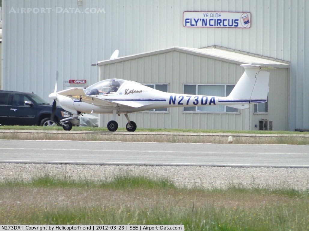 N273DA, 1996 Diamond DA-20A-1 Katana C/N 10173, Taxiing back to the hanger passing the Ye Olde Fly' N Circus hanger