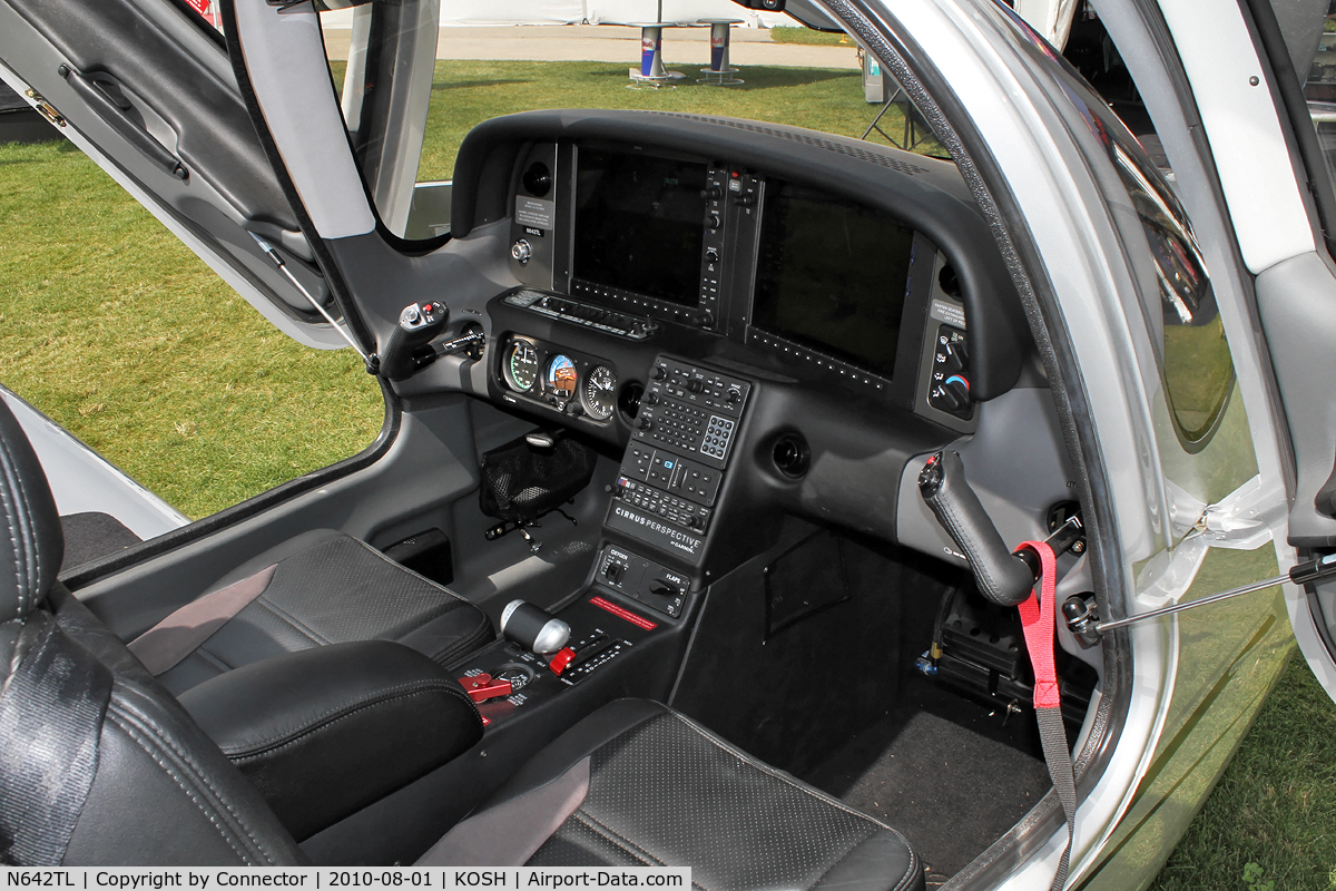 N642TL, Cirrus SR22 GTS Turbo C/N 3642, EAA Airventure 2010.