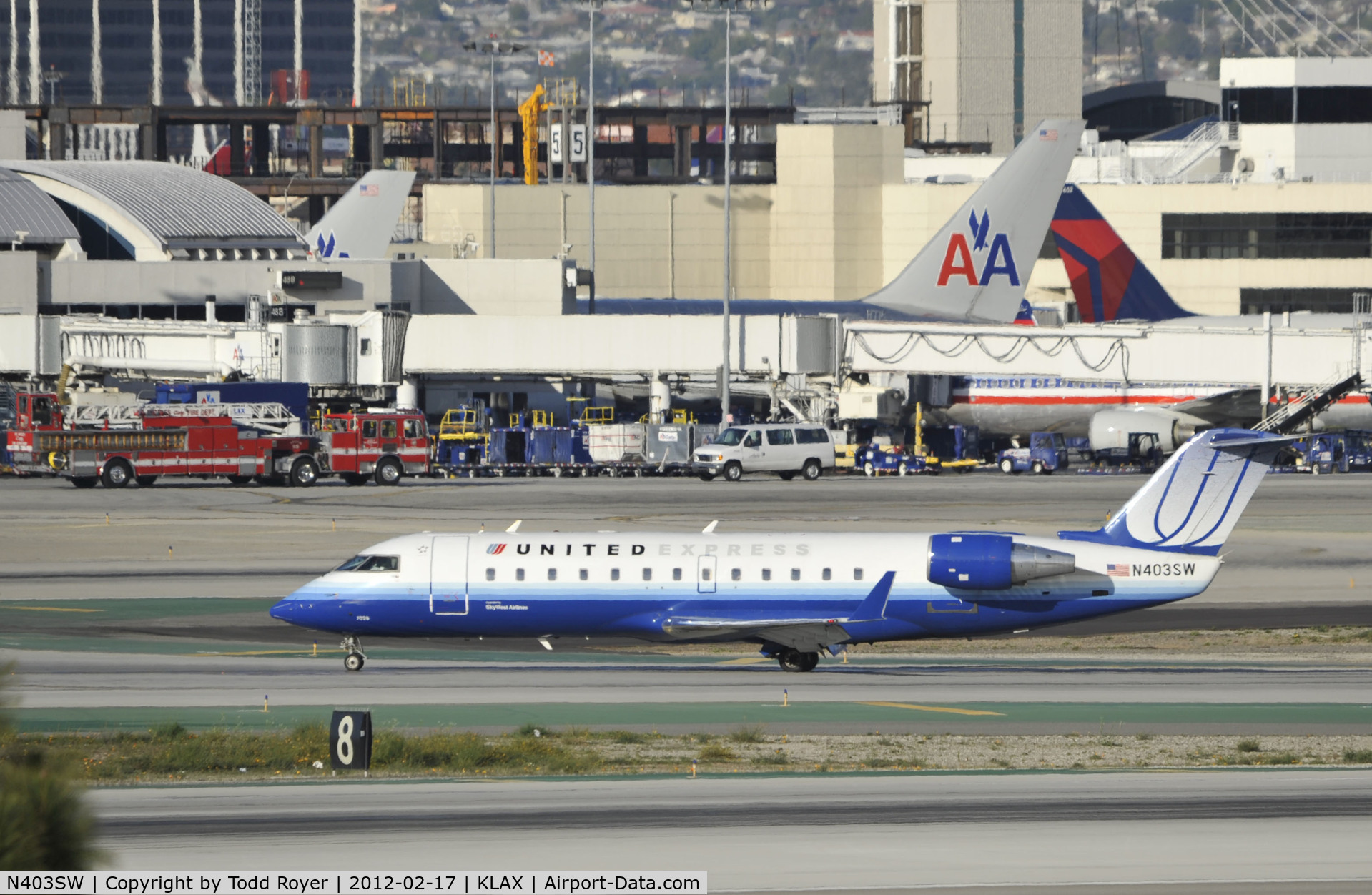N403SW, 1993 Canadair CRJ-100LR (CL-600-2B19) C/N 7028, Taxiing to gate at LAX