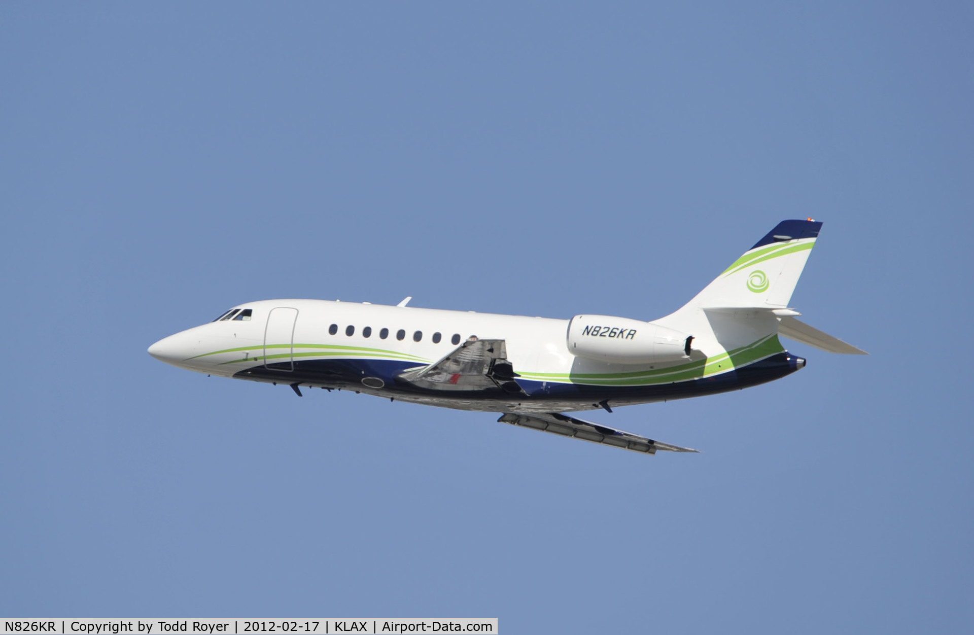 N826KR, 2002 Dassault Falcon 2000 C/N 182, Departing LAX on 25L